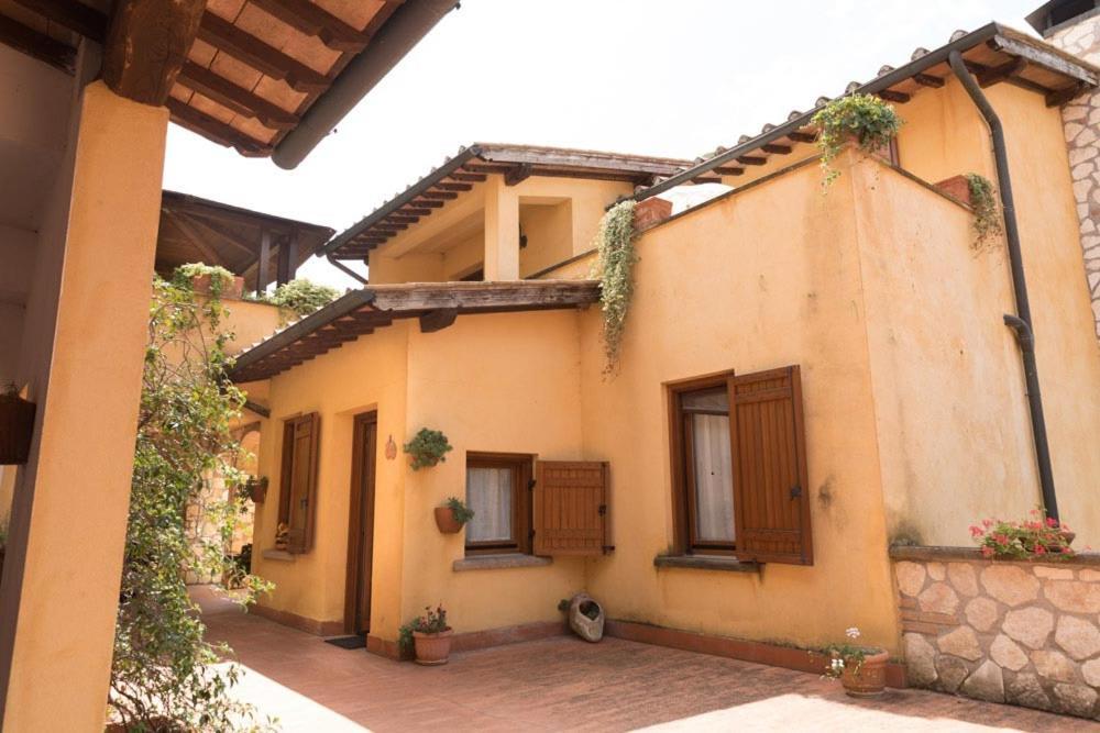 Agriturismo La Vecchia Fattoria Orte Exterior foto