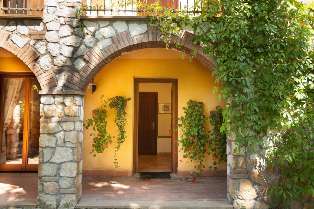 Agriturismo La Vecchia Fattoria Orte Exterior foto